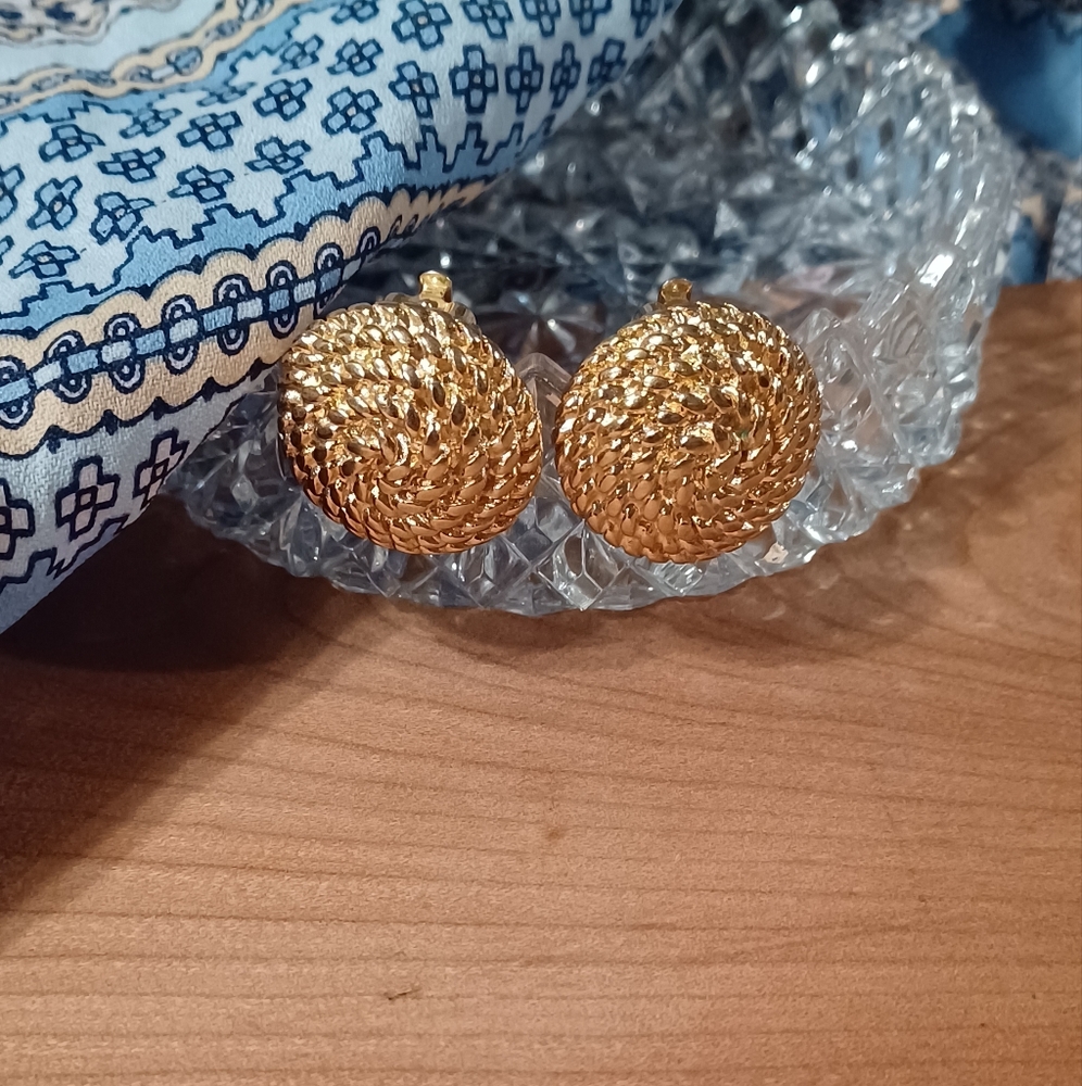 Vintage Gold tone clip on earrings